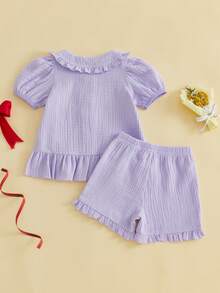 Conjunto de verano para niñas pequeñas, camiseta de manga corta con botones y dobladillo con volantes y pantalones cortos elásticos, ropa bonita de 2 piezas - Morado - Ver 3