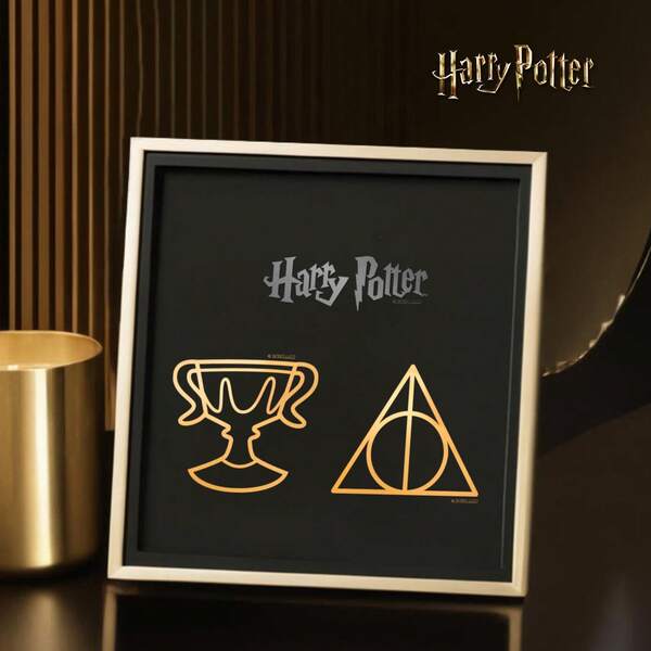 Harry Potter 1张哈利波特金属贴纸，哈利波特与死亡圣器及三强争霸赛奖杯金属贴纸，创意贴纸，适用于节日欢呼和派对，装饰性DIY礼物，金银箔设计，可用于日记本、笔记本电脑、笔记本、水瓶、手机壳，青少年成人美学贴纸，学习用品