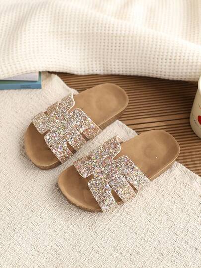 1 đôi dép nữ thời trang, đa năng, thoải mái dùng trong nhà và ngoài trời.