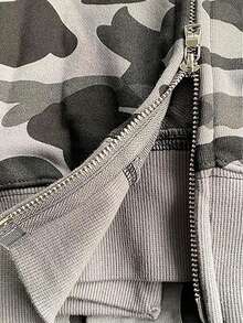 Buzo Unisex con Capucha Camuflaje Bordado de Tiburón | Cremallera Completa, Tejido Peso Medio-Ligero | Sudadera Casual de Moda para Parejas, Estilo Urbano y Callejero | Ideal para Uso Diario, Citas a Juego o Looks Coordinados | Abrigo Cómodo y Versátil para Hombre y Mujer - Gris Oscuro - Ver 3