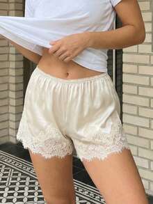 Pantalones cortos de satén con encaje de retazos para mujer, minibombachos de cintura baja elástica, moda informal de verano - Champán - Ver 4
