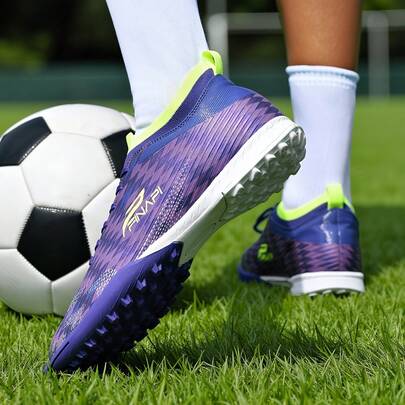 1双男女通用钉鞋/足球鞋，低帮户外人造草坪训练鞋，硬地室内训练场专用运动鞋，轻便高性能防滑设计，专业足球鞋钉，厂家直销
