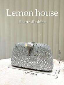 1 chiếc ví cầm tay sang trọng màu bạc ánh kim đính đá lấp lánh, thích hợp cho các dịp trang trọng như tiệc chiêu đãi, đám cưới, liên hoan dành cho nữ. - Bạc - Xem 3