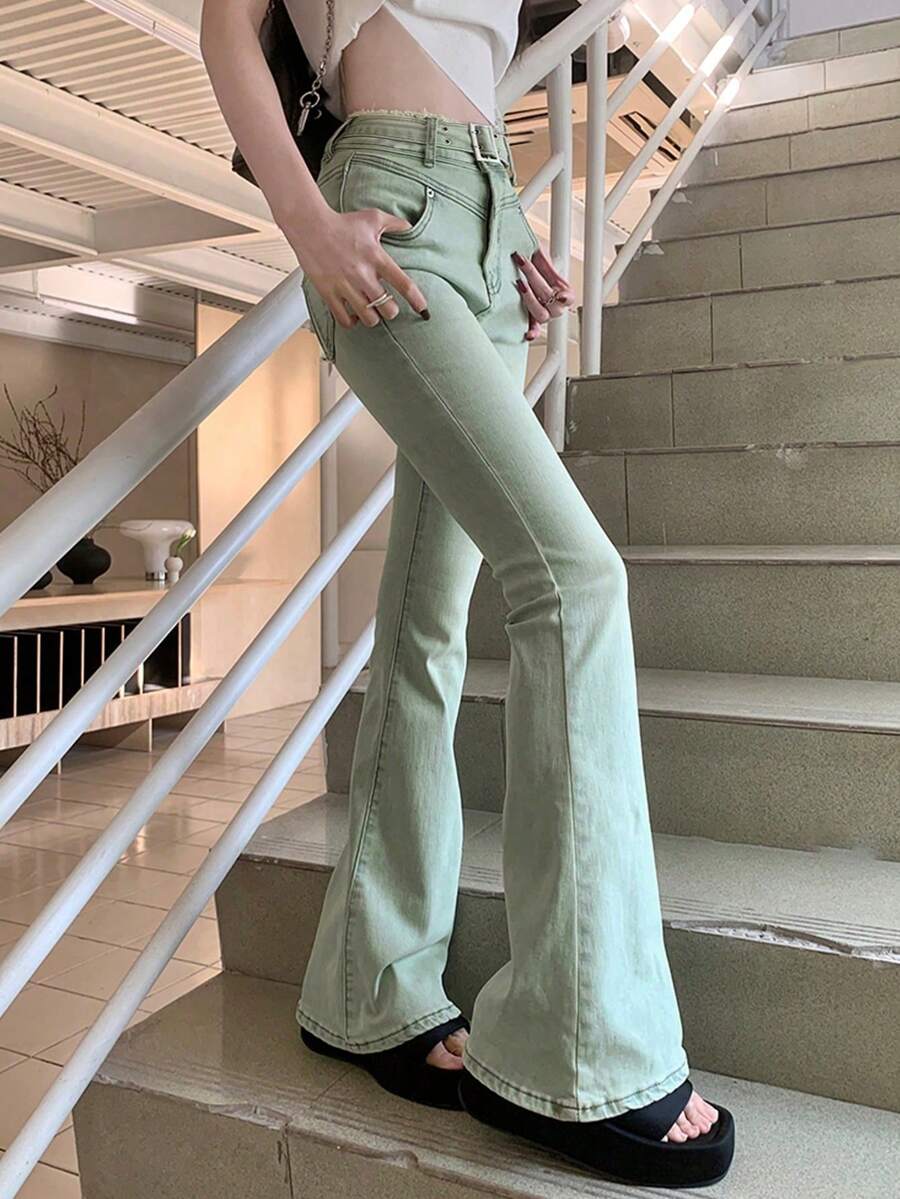 新款百搭简约女式牛仔裤，带口袋和腰带 - 中等水洗藍 - 查看 1