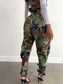 Magic Mia Valentine's Day, Date Night Outfit, Gifts For Her Women's Camo Print Two-Piece Outfit - Adjustable Suspender & High-Waisted Baggy Cargo Pants For Urban Street Outings,  Social Gatherings (Baggy Cargo Silhouette & Bold Camo Pattern) For Effortlessly Cool Stylish Looks - 迷彩 - 查看 2