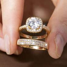 2 件/套女士奢华闪亮金合金锆石装饰订婚戒指套装，适合日常佩戴、婚礼订婚派对、情人节、生日礼物 - 金色 - 查看 1