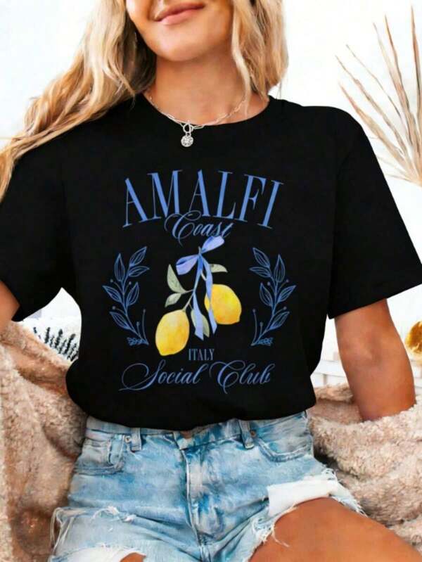 Diseñado con un estilo de acuarela caprichoso, que presenta un patrón de limón de la Amalfitana, exquisitos detalles de plantas azules y un elegante texto del Club Social Italiano de la Amalfitana.   El estilo de moda rinde homenaje a laónica mediterránea, añadiendo perfectamente un toque de europeo.   Adecuado para primavera y verano, camiseta casual de algodón de cuello redondo, ultra suave, camiseta de verano transpirable - regalo perfecto para mamá, parejas, familia y amigos en Pascua, Día de San Patricio, Día de San Valentín, Día de la Madre