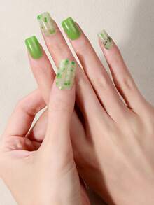 64片绿色圣帕特里克节美甲贴，亮片渐变清新三叶草美甲贴纸，沙龙品质，易于粘贴，是圣帕特里克节DIY美甲的完美之选。 - 綠色 - 查看 4