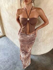 棕色两件套，吊带背心（前后系带设计，金色圆圈装饰，弹力针织面料），高腰长裙（蛇纹/豹纹迷彩印花）——性感时尚，适合海滩度假、休闲派对、约会之夜、购物、夏季聚会、日常穿搭。 - 棕色 - 查看 1