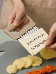 1 pieza Cortador de patatas ondulado multifunción con cubierta protectora de plástico, cuchillo de patatas ondulado creativo, rebanador de verduras ondulado, cortador de patatas fritas onduladas, herramienta de corte de cocina multiusos, máquina de hacer patatas fritas, regalo para Acción de Gracias/Navidad/Halloween - Multicolor - Ver 8