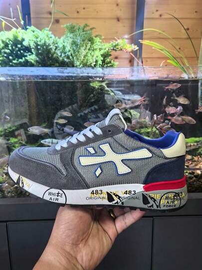 2026新款复古情侣鞋，483M休闲运动跑步鞋，校园风，奢华透气，适合工作场合，礼盒包装，大码尺码，快速发货。鞋底印花图案可能随机变化。