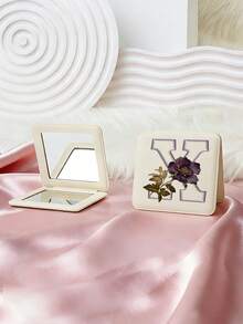 1个Y2K风格英文字母系列便携式化妆镜，可折叠轻巧便携，全皮材质，适合各种场合，可折叠方形口袋镜，复古花卉3D英文字母印花设计，180°翻盖，多功能 - 彩色 - 查看 31