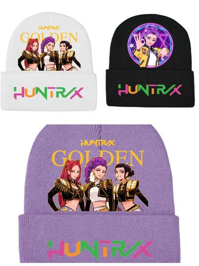 Mattel K-POP 女巫猎人主题针织帽，经典黑色底色搭配金色图案，正面印有“GOLDEN”字样和女巫猎人三人组图案，可折叠双层设计，保暖舒适，适合校园、街头和演出场合，男女通用，多种颜色可选，时尚活力。