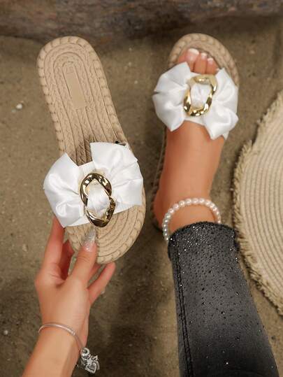 Dép lê nữ mùa hè 2026 kiểu dáng mới, dép xăng đan nơ, dép đế bằng trang trí hoa, kiểu dáng thanh lịch.