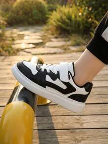 TATORHT 1 Pair Unisex Kids Soft Sole Anti-Slip Casual Leather Sneakers, Versatile, Suitable For Spring, Summer, Autumn, Winter - Black - View 3