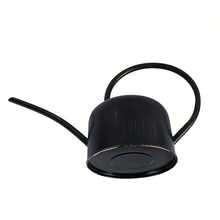 Bình tưới cây bằng sắt đen mờ, bình tưới có vòi dài dùng cho cây mọng nước và cây trồng trong nhà, bình hoa trang trí để bàn. Tưới tiêu làm vườn: Thích hợp để tưới hoa pansy, cây mọng nước, thảo mộc và các loại cây trồng trong nhà khác, vòi dài giúp tưới nước chính xác vào đất, giảm thiểu nước bắn tung tóe. Phụ kiện trang trí: Có thể dùng làm bình cắm hoa khô, hoặc đặt trên bàn làm việc, bệ cửa sổ để trang trí, phù hợp với phong cách nhà Bắc Âu, công nghiệp và tối giản hiện đại. - Bình tưới cây bằng sắt màu đen mờ - Xem 9