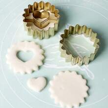 2件套不锈钢心形饼干模具，厨房烘焙工具套装，银色/金色可选，DIY翻糖蛋糕装饰，适用于婚礼、派对、圣诞节、开斋节等场合的饼干模具 - 彩色 - 查看 3