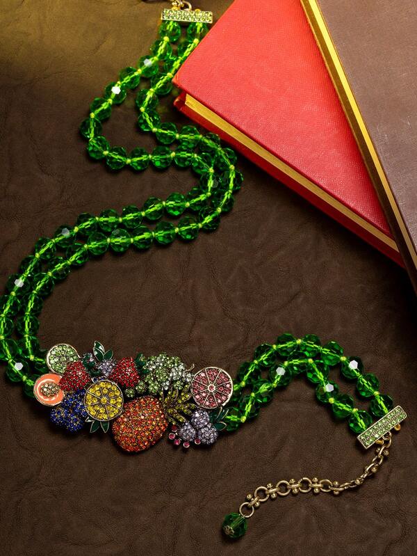 A Vintage Exaggerated Luxurious Jewelry Necklace With Multicolor Fruit Patchwork Design, Featuring Layered Pearl Chains For A Retro Glamorous Look And Vibrant Fruit-Shaped Rhinestones, Suitable For Daily Wear, Parties, Celebrations And Festivals