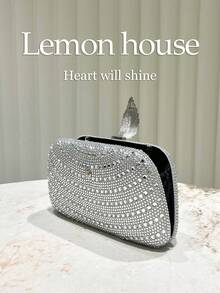 1 chiếc ví cầm tay sang trọng màu bạc ánh kim đính đá lấp lánh, thích hợp cho các dịp trang trọng như tiệc chiêu đãi, đám cưới, liên hoan dành cho nữ. - Bạc - Xem 8