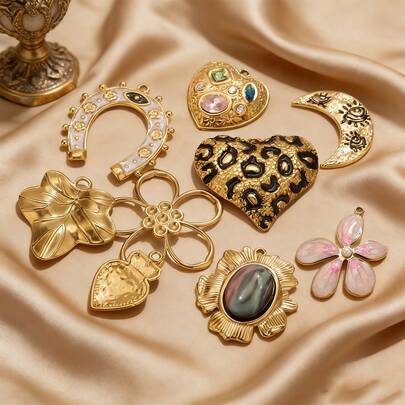 1件不锈钢吊坠，18K镀金，甜美又前卫的复古混搭风格，豹纹爱心/镶钻爱心/雕刻月亮/花卉图案等多种款式可选，可作包包挂饰，手工DIY手链项链饰品制作，适合女性日常佩戴