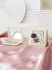 1个Y2K风格英文字母系列便携式化妆镜，可折叠轻巧便携，全皮材质，适合各种场合，可折叠方形口袋镜，复古花卉3D英文字母印花设计，180°翻盖，多功能 - 彩色 - 查看 18