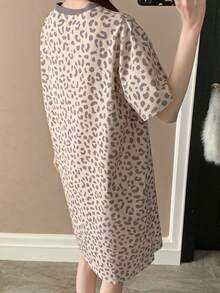 Women's Asymmetric Leopard Print Cat Pattern Round Neck Nightgown, Loose Short Sleeve Pajamas - Pink - View 3