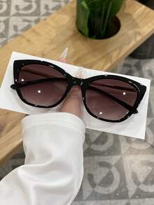 1 Paar Damen Schwarze Katzenaugen PC Rahmen Personalisierte Metallbügel Straßen-Stil Vintage Mode Brille - Schwarz - Übersicht 2