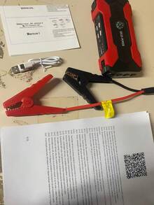 汽车应急启动电源、峰值汽车电池充电器、跳线盒电池组（最多可容纳 2.64 加仑汽油或 2.25 加仑汽油），带便携式充电器、应急 LED 灯、逃生安全锤、指南针 - 彩色 - 查看 16