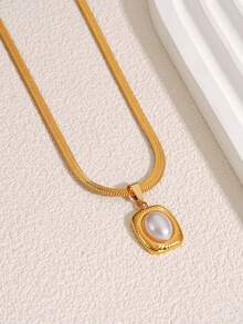 هذا القلادة اللؤلؤية الذهبية، المصنوعة من الفولاذ المقاوم للصدأ المطلي بالذهب عيار 18 وتم تصميمها بسلسلة عظم الثعبان الأنيقة، فهي فاخرة وراقية وأنيقة وجذابة، مثالية للسيدات في جميع المناسبات. - الذهبي - مشاهدة 8