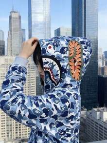 Buzo Oversized Unisex Camuflaje con Diseño de Tiburón Bordado | Cremallera Completa, Corte Moderno | Sudadera Pesada pero Cómoda para Parejas, Estilo Urbano | Ideal para Salidas Informales, Looks de Calle y Combinar en Pareja - Azul - Ver 4