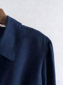 Carnival, Street Party. Elegant And Casual Women's Shirt, Puff Sleeves, Has 3 Buttons, JEMMY MODA. This Is A Simple And Versatile Shirt That Combines Work And Personal Life, Leisure And Fashion. - 藏蓝色 - 查看 2