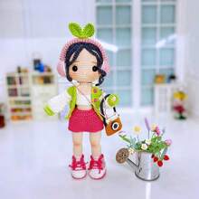 一套适合初学者的钩针编织套装，包含可爱女孩戴耳机的钩针图案，DIY手工套装，附带分步视频教程和说明书，是成人编织入门的理想选择。 - C-多色套裝 - 查看 12