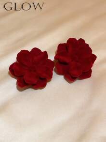 一对优雅的天鹅绒山茶花耳钉，精致甜美，适合少女日常佩戴，也适合新年、情人节等节日佩戴。 - 花朵 - 查看 3