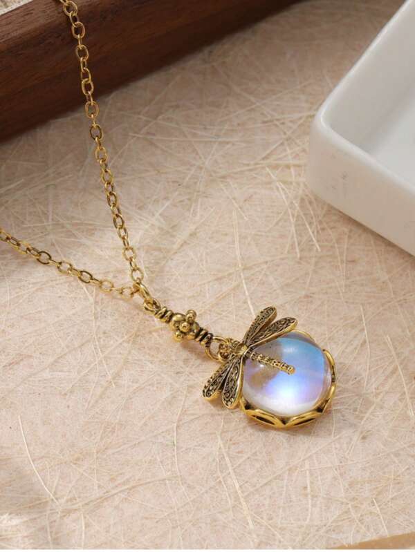 1pc Vintage Elegant Dragonfly Carved Round Pendant, Personalized Insect Handmade Women's Accessory, Suitable For Travel, Vacation, And Birthday Gifts For Friends And Colleagues