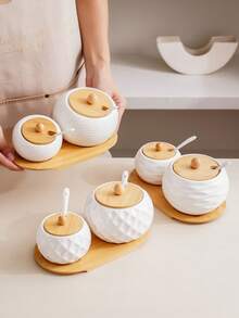 一套陶瓷厨房储物罐，1个大罐1个小罐，配有竹制托盘和陶瓷勺，北欧简约日式风格，白色陶瓷质感，高端品质，菱形、波浪、鸟巢图案，适用于酒店、餐厅、家庭厨房用品、节日、聚会、斋月、春节厨房、客厅收纳装饰，圆形竹盖，可存放香料、胡椒、盐、糖等调味料。 - 白色 - 查看 8