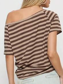 Women's Loose Fit Tops Fashionable Striped Short Sleeve Off One Shoulder T-Shirt for Casual Daily Wear - Marrón claro - Ver 2