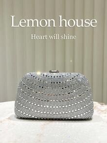 1 chiếc ví cầm tay sang trọng màu bạc ánh kim đính đá lấp lánh, thích hợp cho các dịp trang trọng như tiệc chiêu đãi, đám cưới, liên hoan dành cho nữ. - Bạc - Xem 5