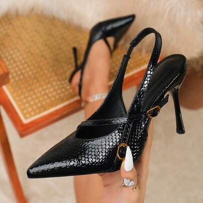 Zapatos de tacón alto de moda para mujer, nuevo conjunto de estilo francés, zapatos de mula con hebilla metálica y correa, tacones de aguja con punta puntiaguda y estampado de serpiente en piel de patente negra