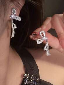 1 Pair Fashionable Ribbon Bow Stud Earrings, Unique High-End Sparkling Earrings For Women - Silver - View 1