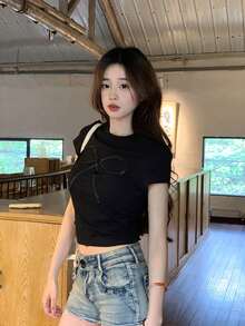 Áo thun nữ tay ngắn cổ tròn ôm sát, thêu họa tiết - màu đen - Xem 2