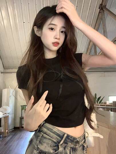 Áo thun nữ tay ngắn cổ tròn ôm sát, thêu họa tiết