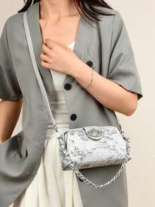 迷你优雅纯色夹扣金属链条手柄女士手提包，休闲简约单肩托特包，适合购物、钱包、通勤，适合年轻女性、大学生、新人及上班族女性。是办公室、大学、工作、商务、通勤、户外、旅行和郊游的理想之选。 - 淺灰色 - 查看 11