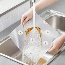 1 Stück wasserdichte Kühlschrankunterlage - feuchtigkeitsbeständig, rutschfest, waschbar, wiederverwendbar. Hergestellt aus EVA-Material, dekoriert mit frischen Kirsch- und transparenten Gänseblümchen-Mustern, geeignet für Kühlschrank und Küchendekoration, kann auch als Kühlschrankunterlage, Schubladenunterlage, Schuhschrankunterlage und Schrankmatte verwendet werden, kann frei zugeschnitten werden. - Verschiedenfarbig - Übersicht 7