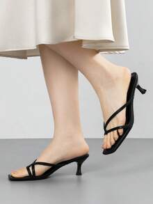 Women's Strappy Kitten Heels Flip Flops Square Open Toe Low Heels Fashion Party Dress Thong Heeled Sandals - 黑色 - 查看 6