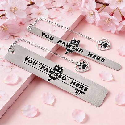 Nowe, urocze i zabawne zakładki ze stali nierdzewnej z motywem kotów, z nadrukowanym hasłem "TY TUTAJ ZŁAPAŁEŚ". Idealne dla miłośników książek, entuzjastów kotów i czytelników do codziennego użytku, a także jako prezent świąteczny dla miłośników kotów.