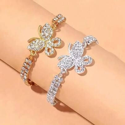 一款时尚创意蝴蝶脚链，镶嵌水钻，简约精致，是女士海滩派对的理想配饰。