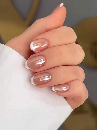 30片复古街头风极简优雅日常经典超现代北欧风极光白法式短椭圆形按压式假指甲套装，打造您专属的个性化美甲。这款按压式假指甲套装适合温柔优雅的女孩和女士日常佩戴和购物。美甲用品