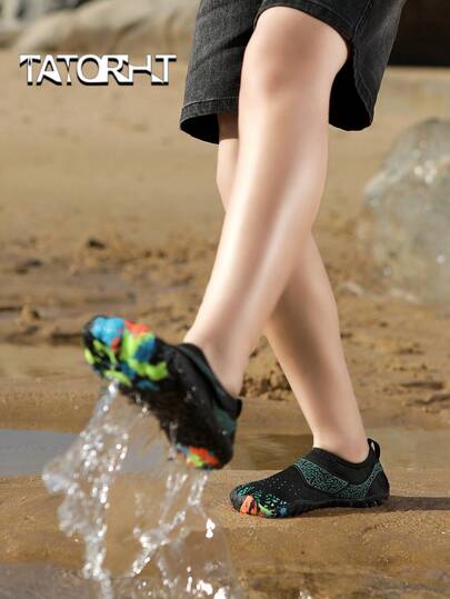 TATORHT 1双儿童镂空透气轻便网面低帮平底运动鞋，适合沙滩、游泳池等场所。
