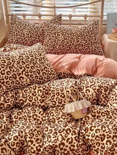 4pcs Soft Bedding Set, 100% Microfiber, Bow Leopard Print Duvet Cover Set (1 Duvet Cover + 1 Flat Sheet + 2 Pillowcases, No Filler), Wild & Open, Fashionable & Unique, Suitable For Single, Double, Queen, King Beds, All Seasons, Valentine's Day Gift