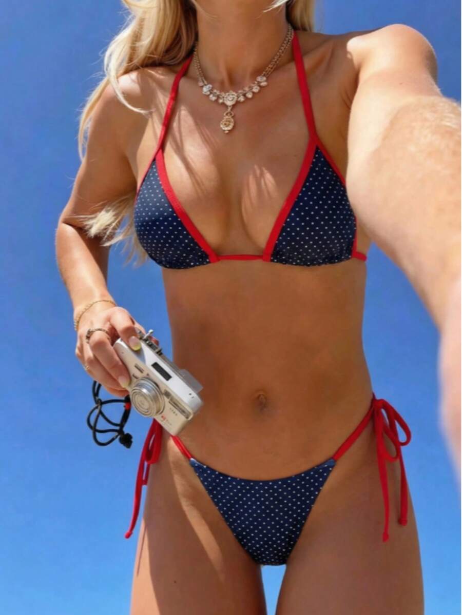Bộ đồ bơi mùa hè dành cho nữ, kiểu Mỹ, áo hai dây chấm bi đỏ và xanh tương phản, bikini tam giác buộc dây, kiểu dáng ôm sát tôn dáng, che khuyết điểm vòng bụng, phong cách ngọt ngào, đồ bơi thời trang phù hợp cho kỳ nghỉ biển và chụp ảnh. - Nhiều màu - Xem 1